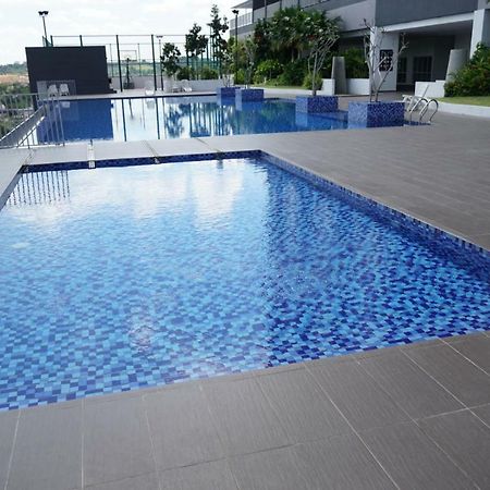 2 Carpark Gep 5 Star Hotel Bed & Sofa Studio Сери Кембанган Екстериор снимка